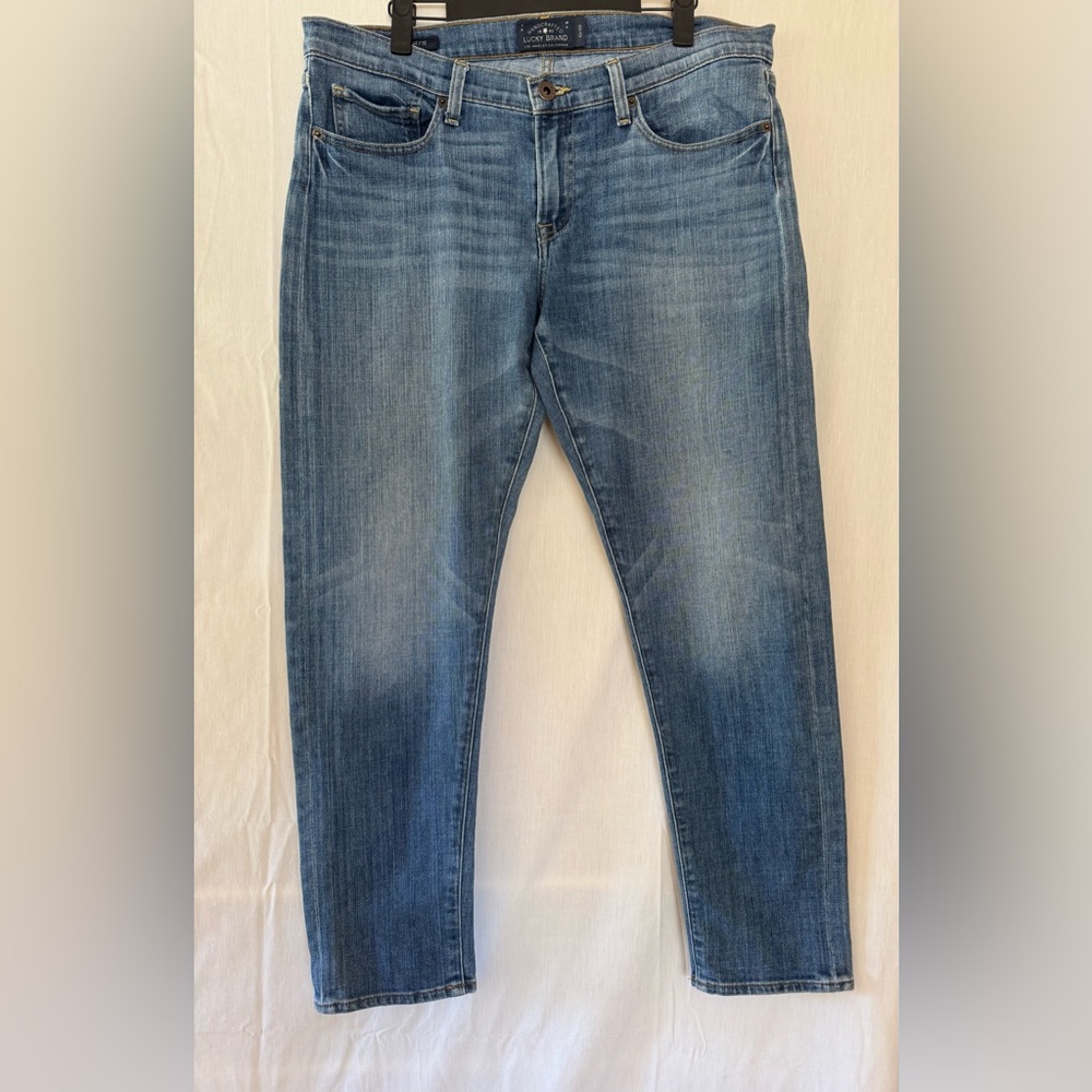 Lucky Brand Women’s Faded Blue Slim Straight Jeans